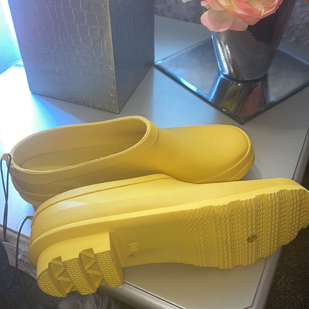 💛 slip on rain shoes💛